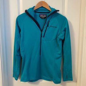 Patagonia half zip pull over SMALL